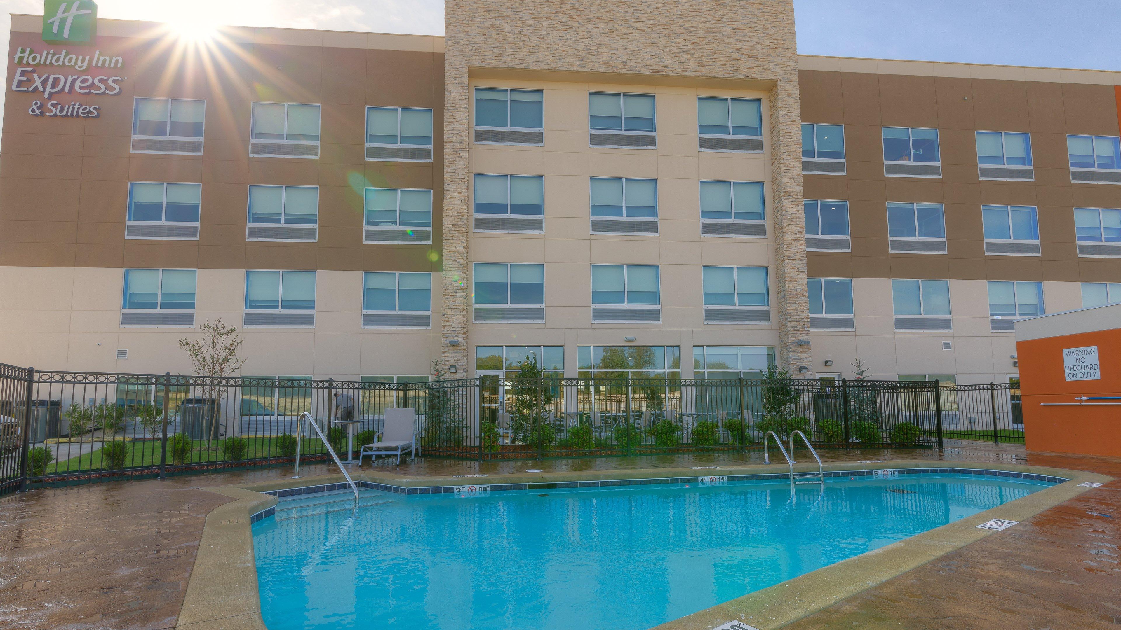 Holiday Inn Express & Suites Tulsa Midtown By Ihg Экстерьер фото