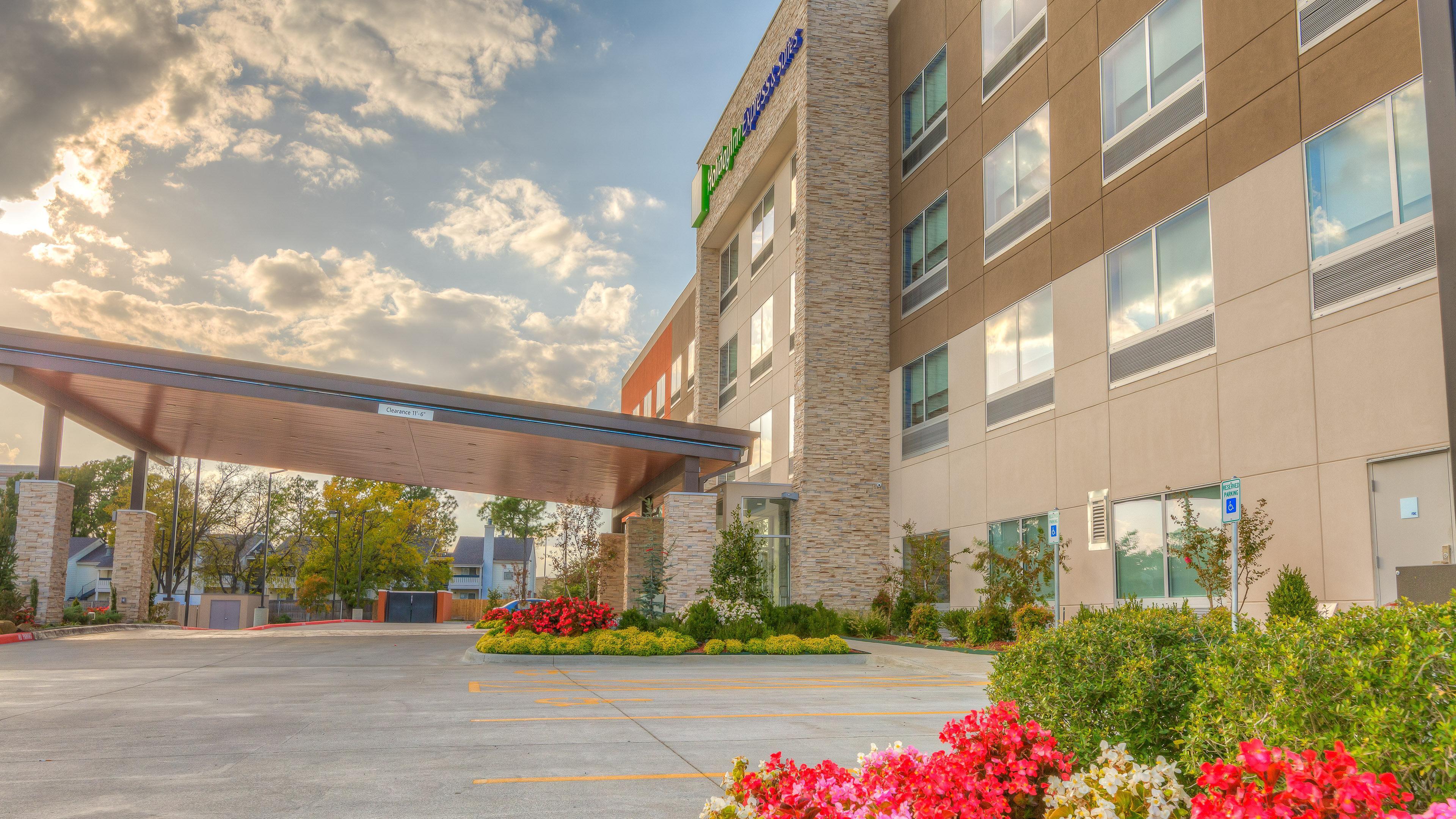 Holiday Inn Express & Suites Tulsa Midtown By Ihg Экстерьер фото