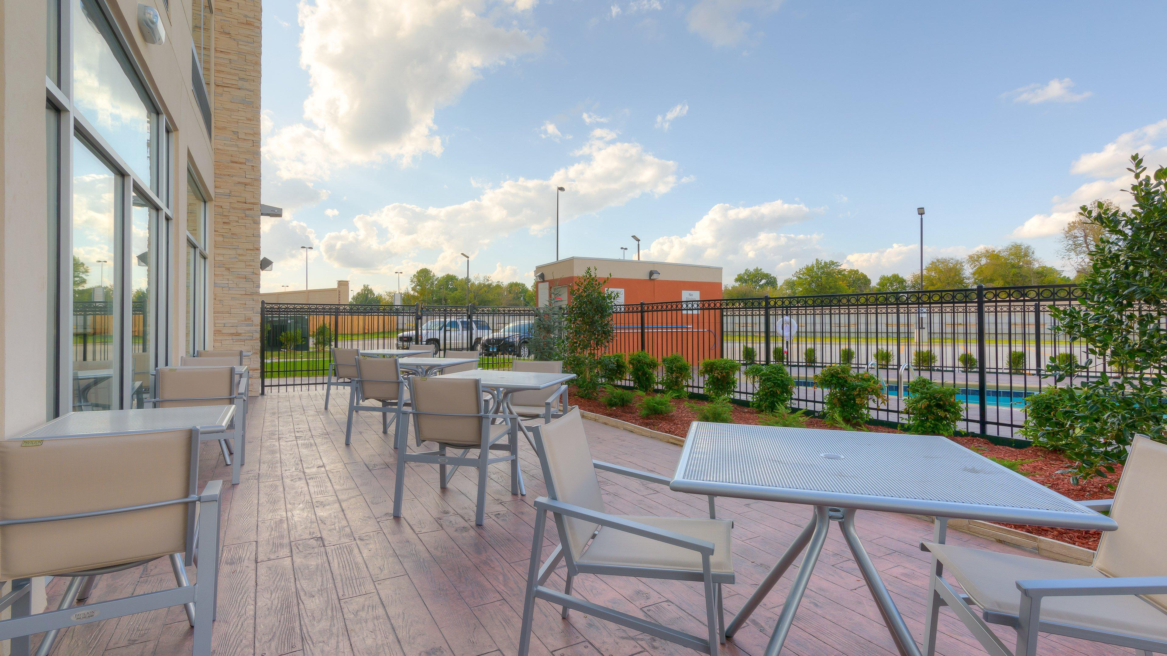 Holiday Inn Express & Suites Tulsa Midtown By Ihg Экстерьер фото