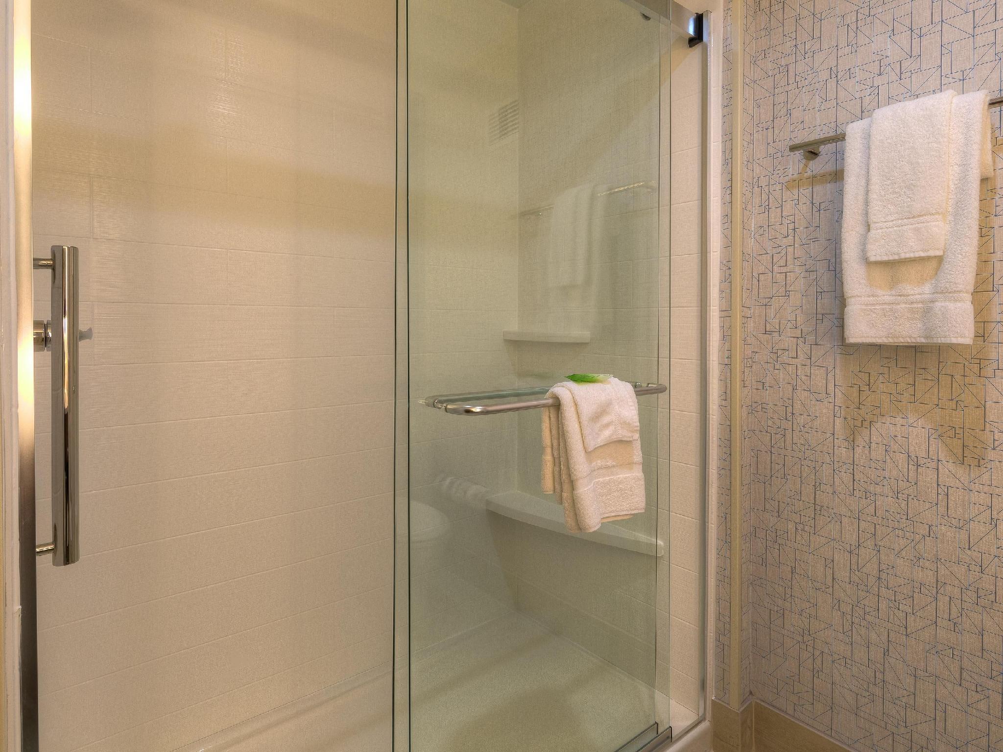 Holiday Inn Express & Suites Tulsa Midtown By Ihg Экстерьер фото