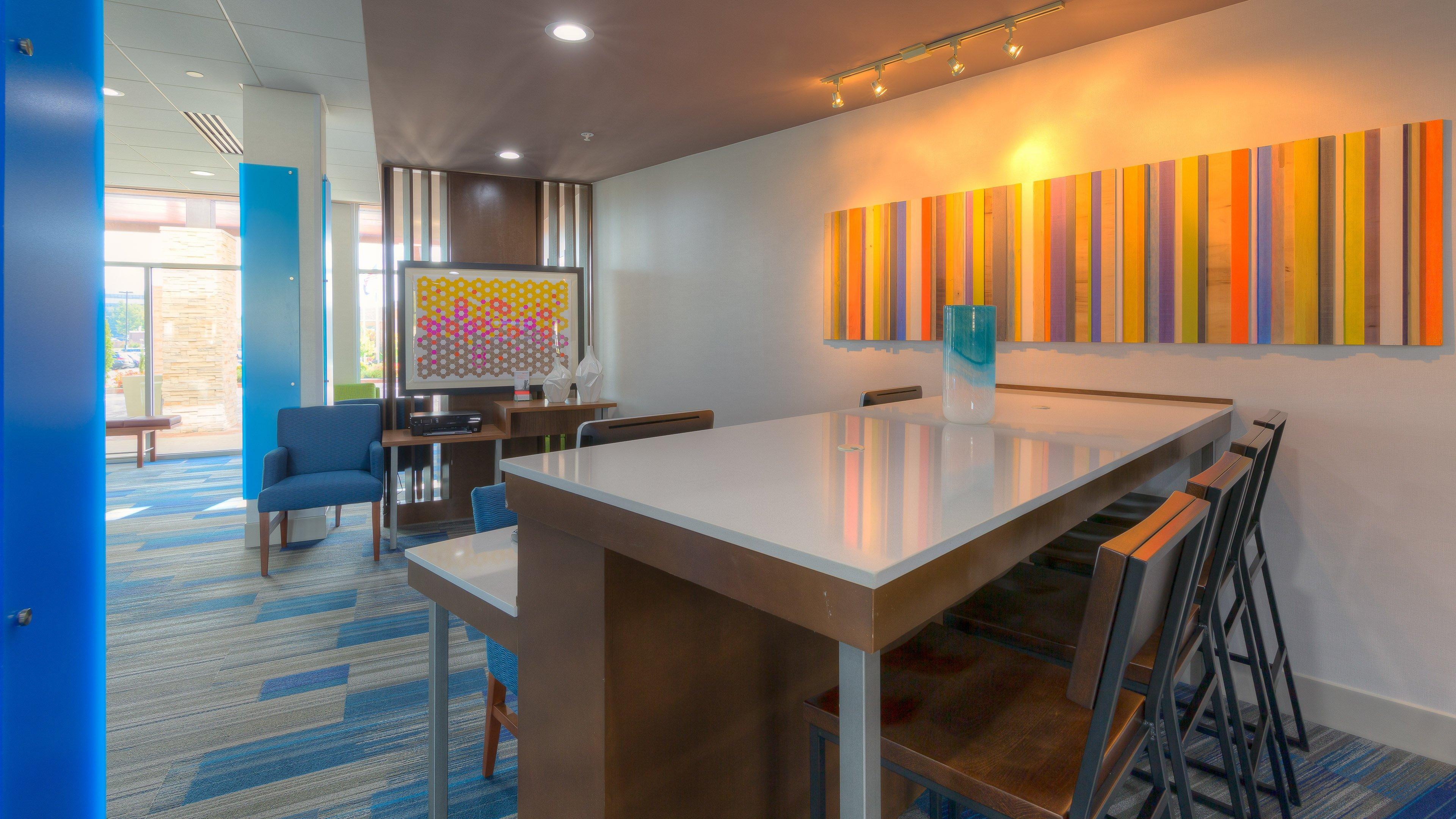 Holiday Inn Express & Suites Tulsa Midtown By Ihg Экстерьер фото