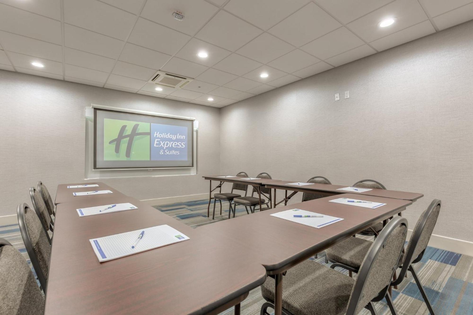 Holiday Inn Express & Suites Tulsa Midtown By Ihg Экстерьер фото